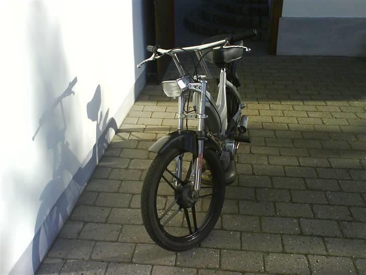 Puch Maxi (efter)Solgt - Forfra billede 2