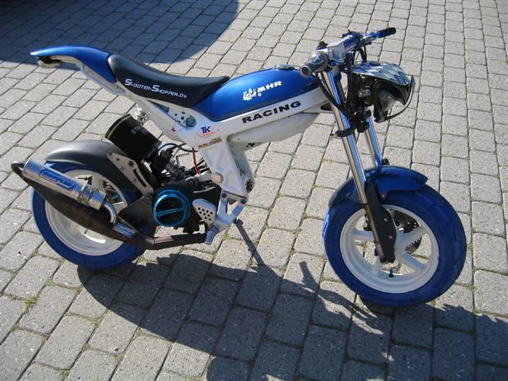 Suzuki Street (Byttet til tzr) - På med blå dæk. (nu) billede 1