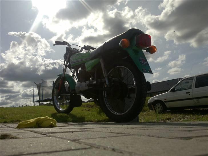 Honda Cb 50 Solgt for 6800kr  - Ja desværre er der kommet en revne i sædet, :( billede 7