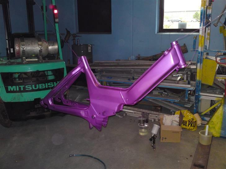 Puch Maxi p - Færdig malet, purpel med hvid- sølv- og blå perlemor. billede 3