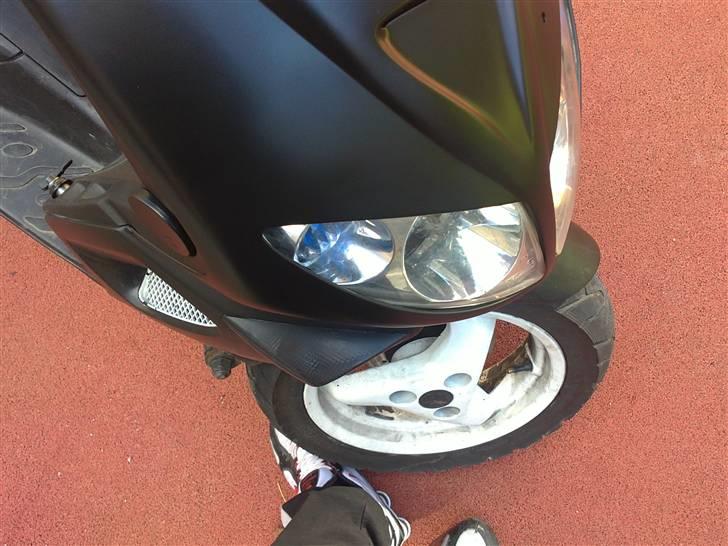 Peugeot speedfight 1 LC (STJÅLET) - efter jeg blev hidsig og har smadret min sf 2 front  billede 2