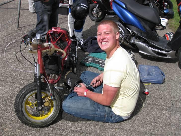 Yamaha Jog TC Sprinter - når alting bare spiller :D - eller noget, for sidder jo og ordner karburator xD billede 13