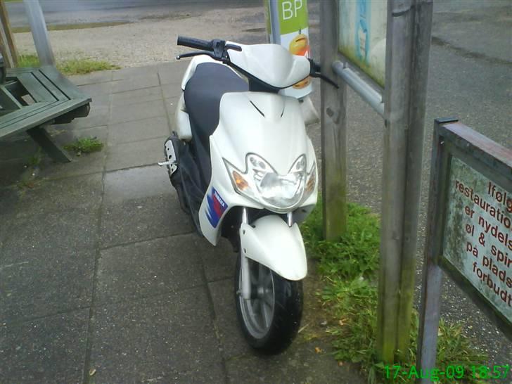 Yamaha jog r  BYTTET miss you<3 billede 1