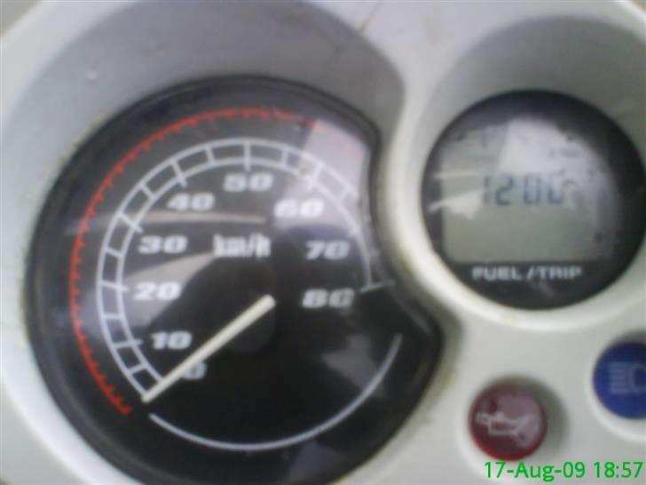 Yamaha jog r  BYTTET miss you<3 billede 5