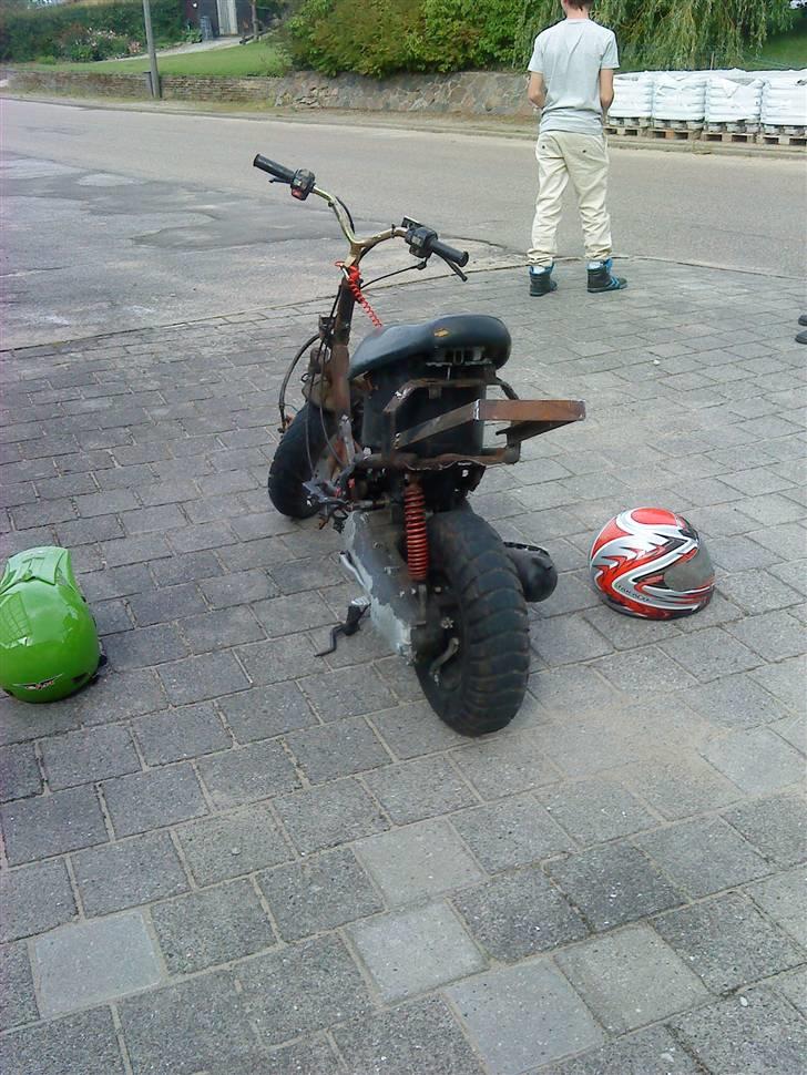Adly silverfox (død) - grunden til det ser skævt ud, er fordi at motorophænget er meget løs:) billede 2
