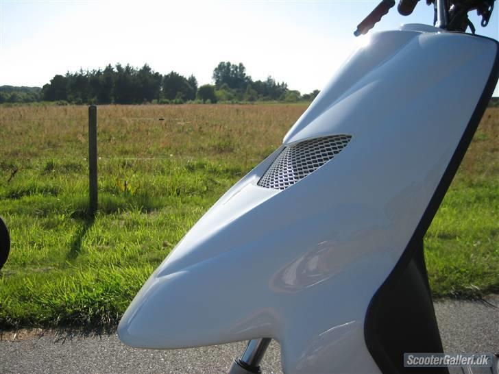 Gilera Stalker LC TS II   - Lig mærke til man kan se min fod spejler sig i fronten:) billede 5