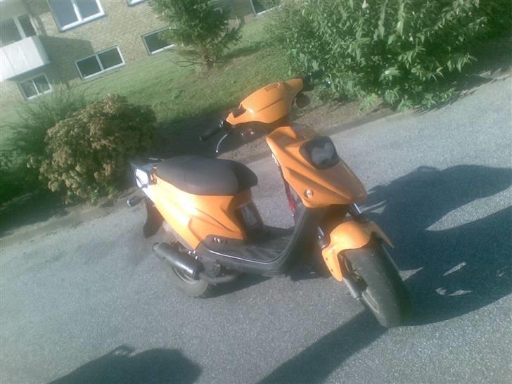 PGO Hot50 "Posten" Hærværk billede 12