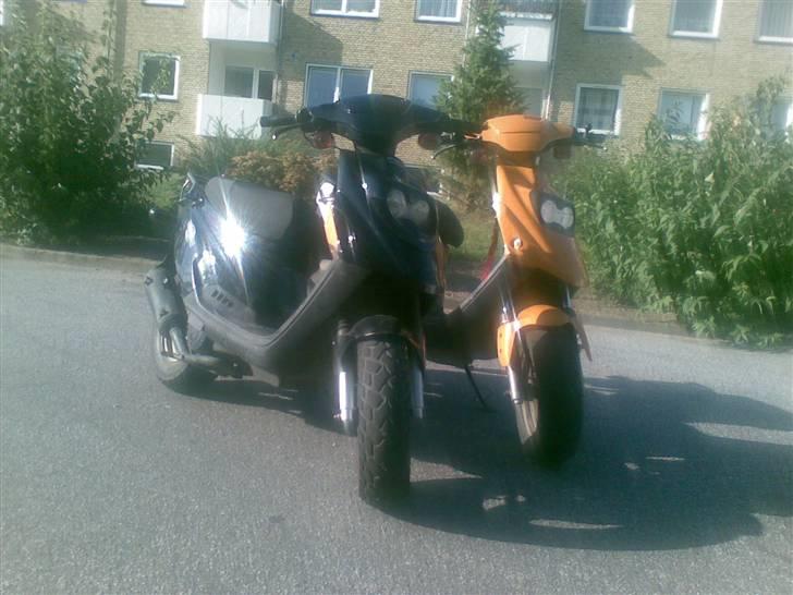 PGO Hot50 "Posten" Hærværk billede 17