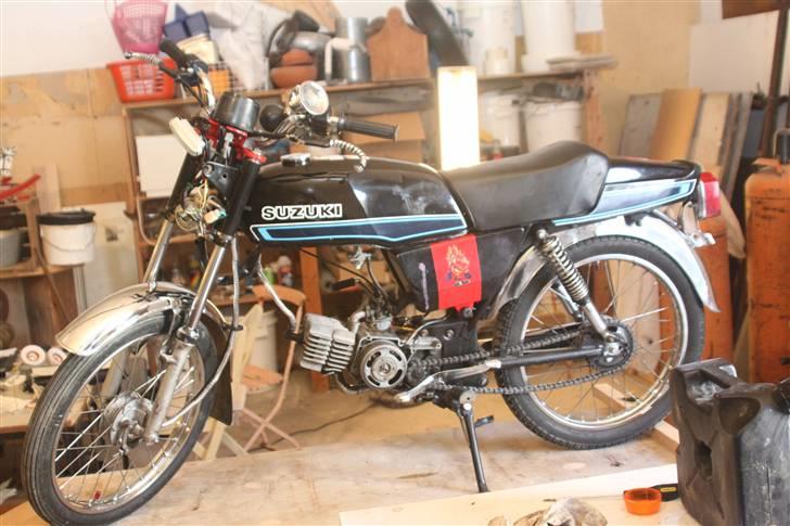 Suzuki (solgt) Samurai DM50 - Som hun står, stakkels pige :´( billede 1