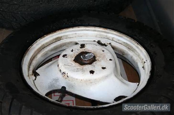 Yamaha jog as "SOLGT" - sådan så fælgene da jeg fik fingre i den. billede 11