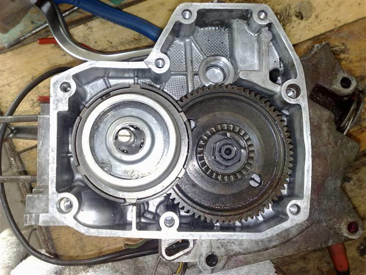 Puch maxi 2 gear  tilsalg - gearkassen så ogs meget ny ud. og fejler intet. billede 11