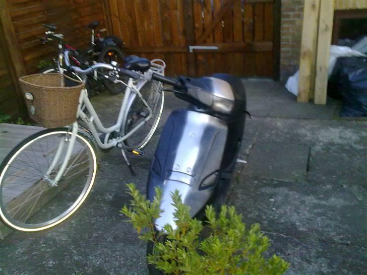 PGO comet byttede til dirtbik - da jeg fik den. er ved at male den nu billede 1