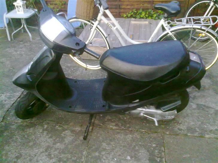 PGO comet byttede til dirtbik - da jeg fik den. er ved at male den nu billede 2