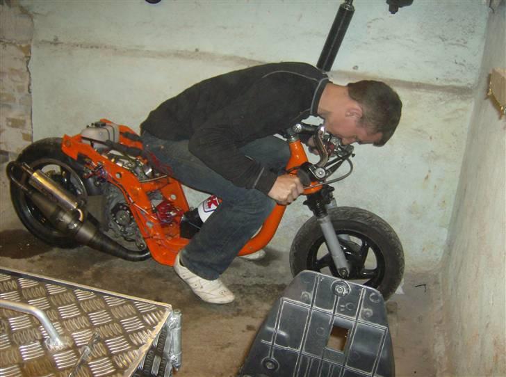 Piaggio Zip Rsetup Ombygget - Ja Polle kan ikke modstå den, han elsker den lille Djævel billede 4