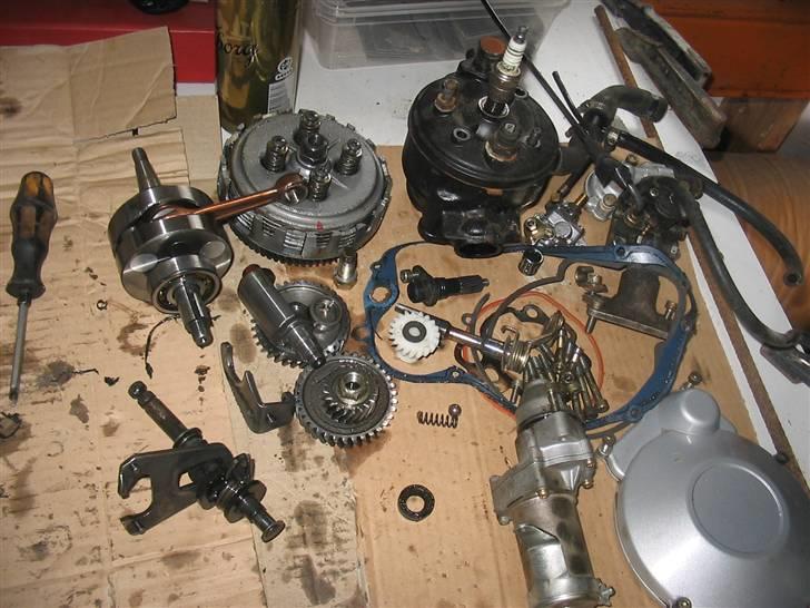 Aprilia rs 50 solgt - ja en motor i dele:D billede 5