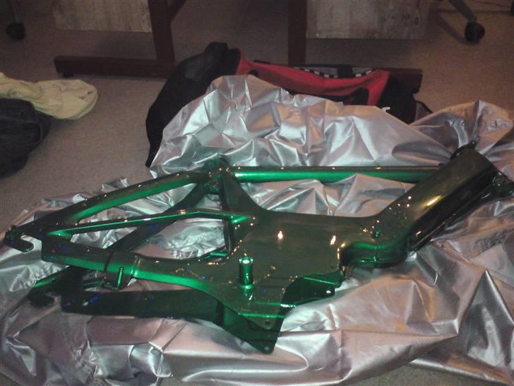 Puch Maxi K Candy Green SÆLGES - På dette lidt ældre billed far da jeg lige havde fået den malet kan med bedre se candy farven.. Den er bedst når der ikke er så meget lys.. ;b billede 7