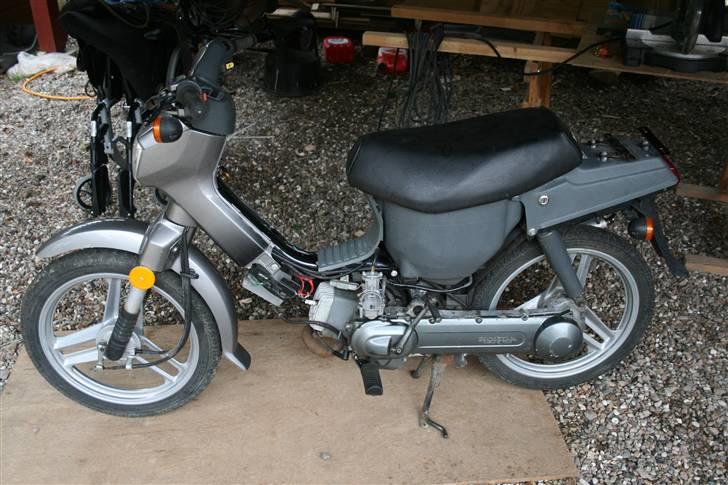 Honda Wallaroo - som i kan se mangler der et sideskjolde men det har jeg ved siden af, men mangler det skjold der går op styret. billede 1