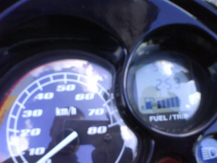 Yamaha Jog R (Solgt) - speedo har kørt lidt over 5000km men det er lidt svært at se på billedet... billede 5