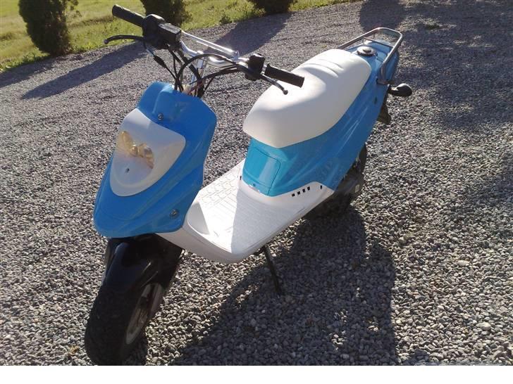 PGO hot 50 tilsalg - billed er lånt af min kammi som ejede den før men sådan ser den ud med skjolde på;) billede 1