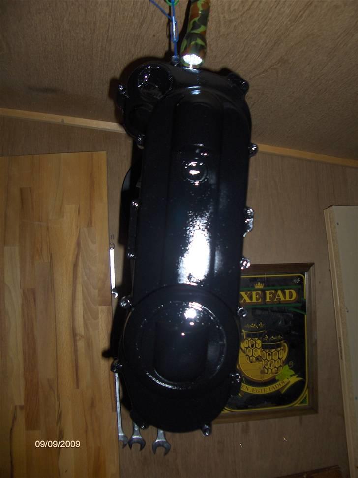 Piaggio typhoon - Kickstarter Dækslet efter det er blevet slebet, Grundet med metal primer og malet blank sort :P (NYT) billede 11