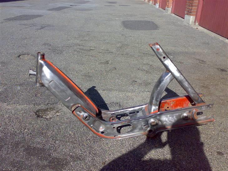 Vespa Ciao ( SOLGT ) - Stellet før det blev malet billede 4