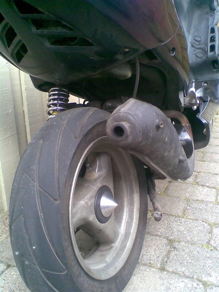 Peugeot Speedfight  byttet - Spike på bagfælg, selv lavet på drejebænk. billede 8