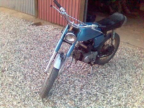 Suzuki K 50 - Forfra billede 1