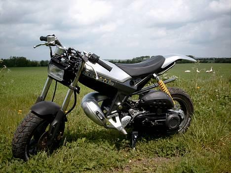 Suzuki Street Magic - Så blev den lakeret Sølvmetallic :-D billede 1