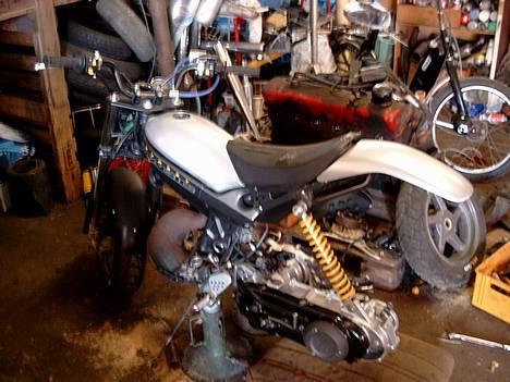 Suzuki Street Magic - Så kom den nyalede motor på stellet :-D billede 6