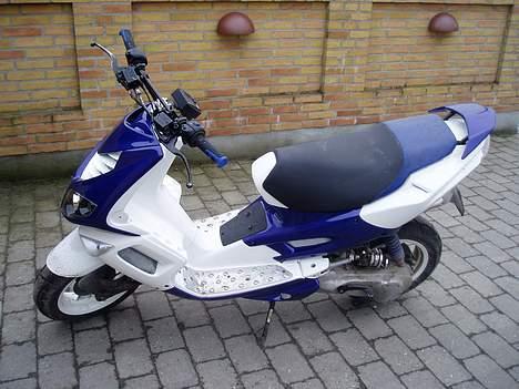 Peugeot Speedfight 2 LC - Solgt - Her Ses Min Scooter Med Det Nye Look Fra Siden Af.....!   :-D  Den Er Nice...! billede 5