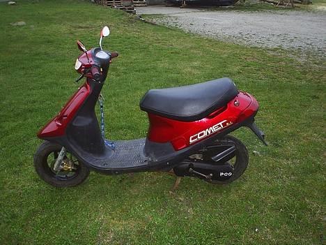 PGO comet solgt ),: - de første billeder af den .. lige da jeg havde købt den i starten af 2004.. (: billede 1