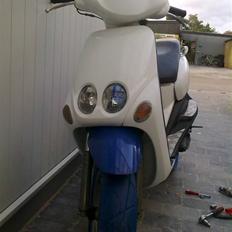 Yamaha Neos { NUU } SOLGT