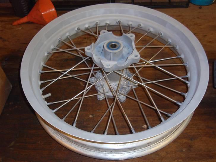 Aprilia mx`50 - sand blæst bagfælg men ikk helt ærdig endnu billede 8