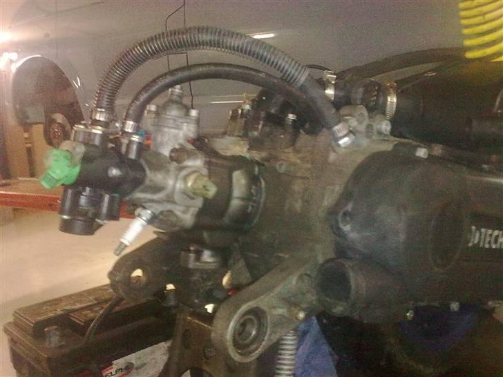 Aprilia SR50 Ditech - solgt :( - ny cyle, tap, lejrer simmerringe, oringe dyser slange pakninger startmotor osv osv osv...  billede 2