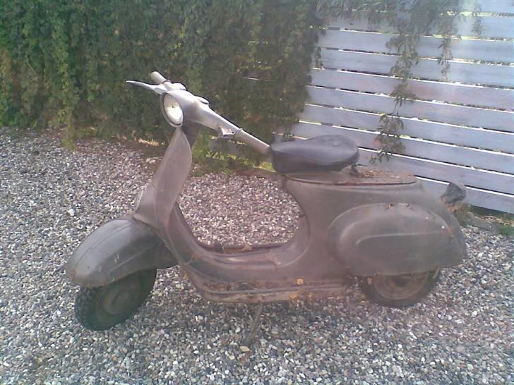 Vespa 50 N - Sådan så den ud.. efter 6 år ude....:0( billede 1