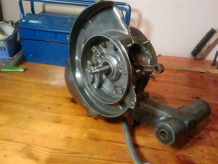 Vespa 50 N - Så er den samlet med nye lejer og det hele.. 25/9/2009 billede 9