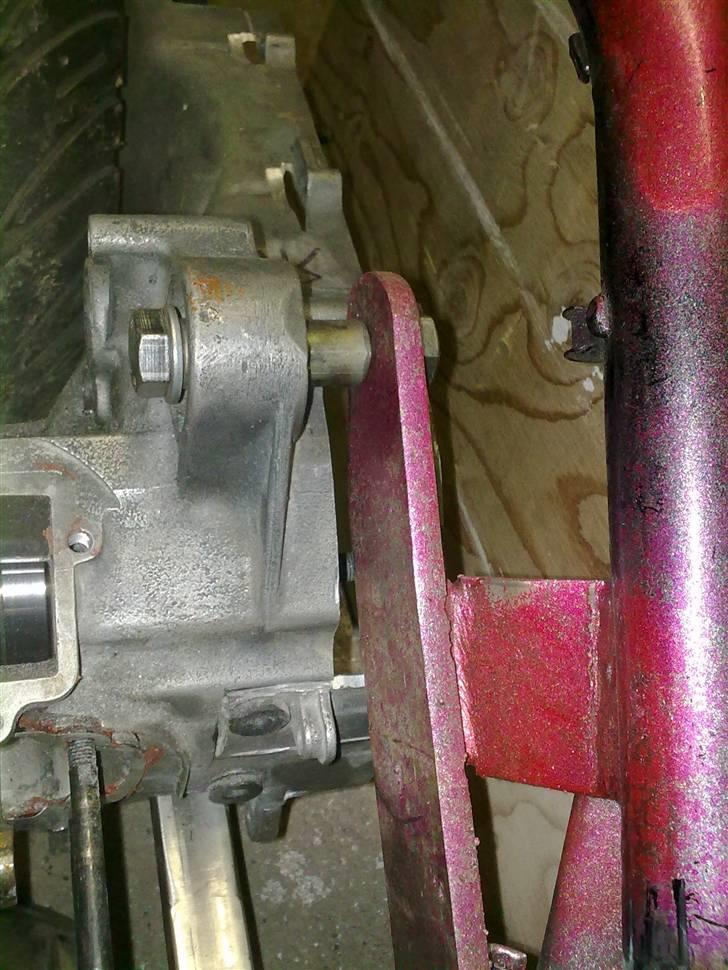 Honda sprinter - Sådan går det når man forlænger motor ophænget med 30 cm :) - så må man fræse i blokken for at få motor i vatter ;) billede 2