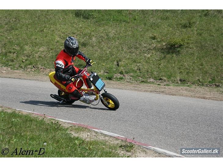 {{currentPhoto.altText}} billede {{currentPhoto.number}}