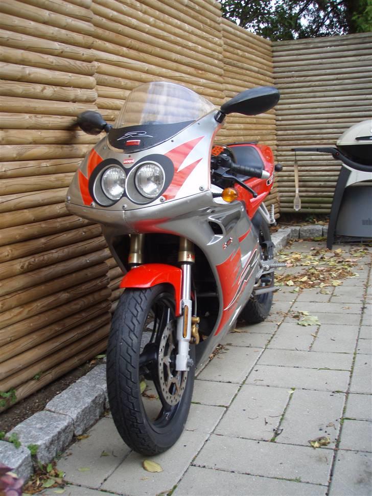 Derbi GPR 50 R - skråt forfra venstre billede 4