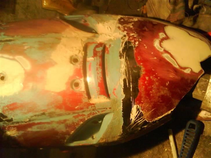 PGO Comet  - frontskjold som det så ud da jeg havde revet alt det glasfiber og spartel af som en af det tidliger ejer havde fusket på billede 18