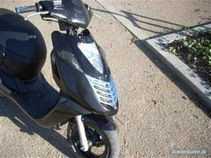 Aprilia Sonic GP 2005 SOLGT billede 2