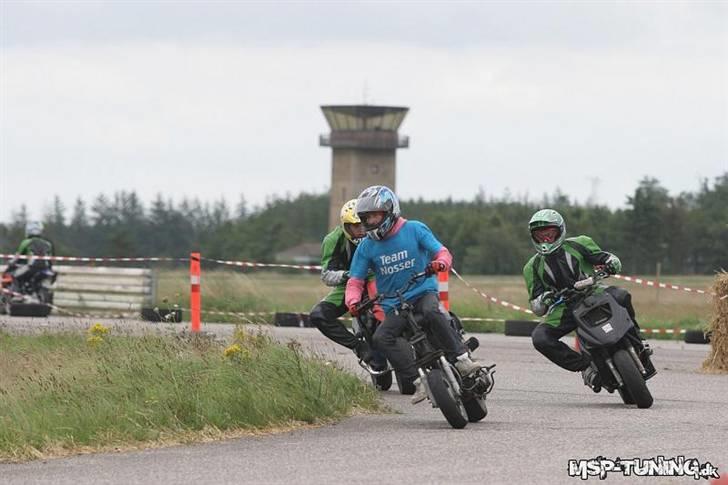 PGO hot 50 Lc Ophugget.. - benno forfanden du køre med klatten men jeg overhaler dig sku men stalker bag hved kunne ikke følge med benno haha :)  billede 7