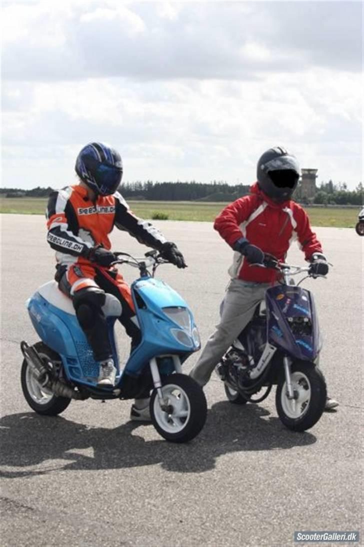 Yamaha jog FS PR Byttet - Kølerslanger & ledningerne kabler osv bliver lagt i skjoldene når jeg gider, ja det er grimt. billede 7