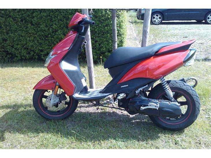 {{currentPhoto.altText}} billede {{currentPhoto.number}}