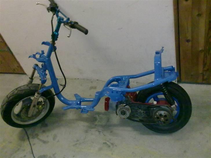 Yamaha Jog AS - Bane (Stjålet) - Den skal ha en anden støddæmper så den blir højere bagi :D billede 6