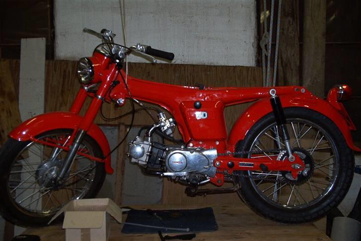 Honda CD50 - her med motoren amatør poleret. det spillede ikke rigtigt.. billede 6