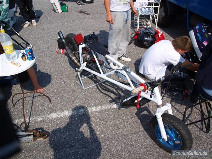 Yamaha jog FS PR Byttet - joggi i baggrunden og kenneths strinter billede 10