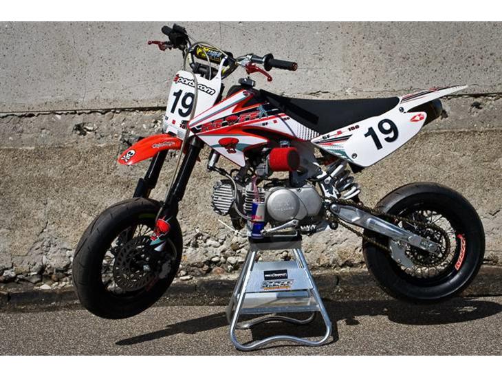 {{currentPhoto.altText}} billede {{currentPhoto.number}}