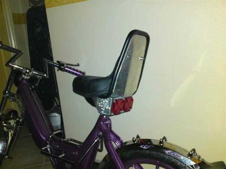 Puch Maxi p - Bagplade på sædet og lygte holderen skal males samme farve som stel. billede 13