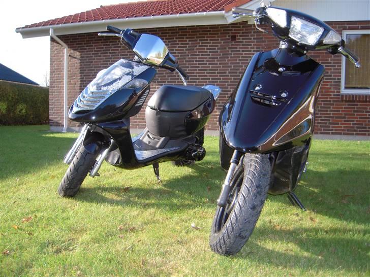 Yamaha Jog FS  - taget i dag d. 30-10-09  -   Det er kun dug som er bag glasset på sonic´en ;)  billede 11